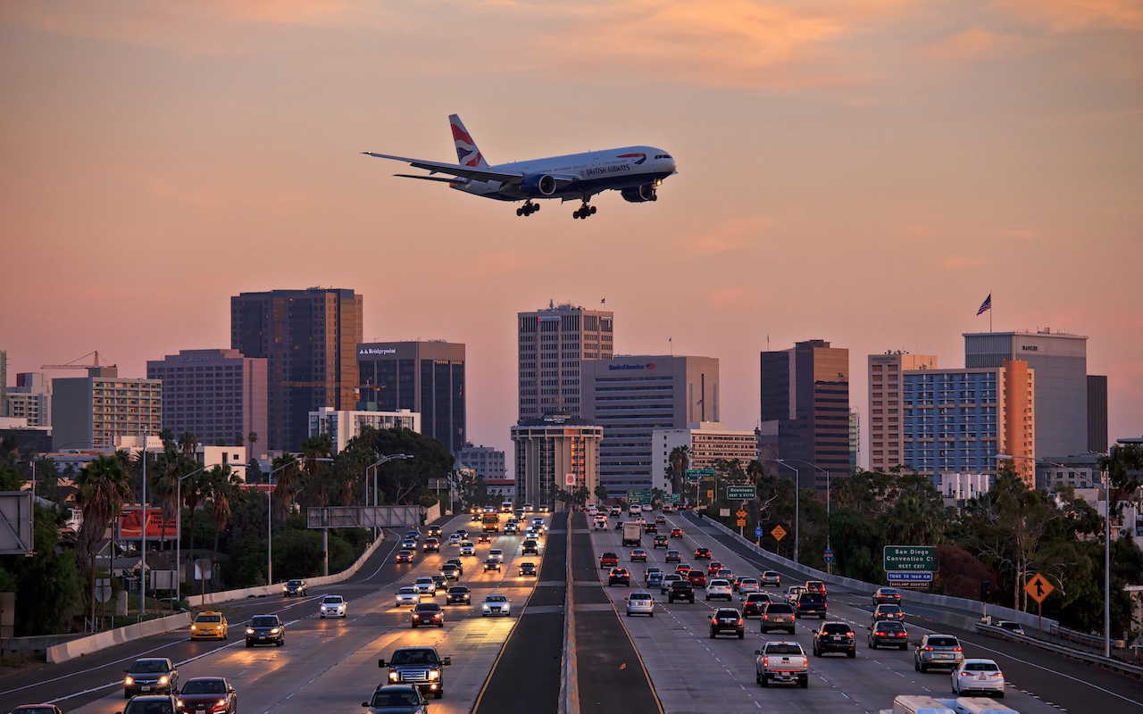 text-flight-numbers-to-people-you-re-visiting-so-they-can-track-your